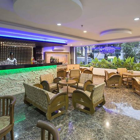 Grand Puri Saron Hotel Malioboro Yogyakarta Esterno foto