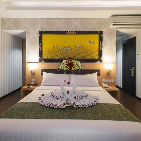 Grand Puri Saron Hotel Malioboro Yogyakarta Esterno foto