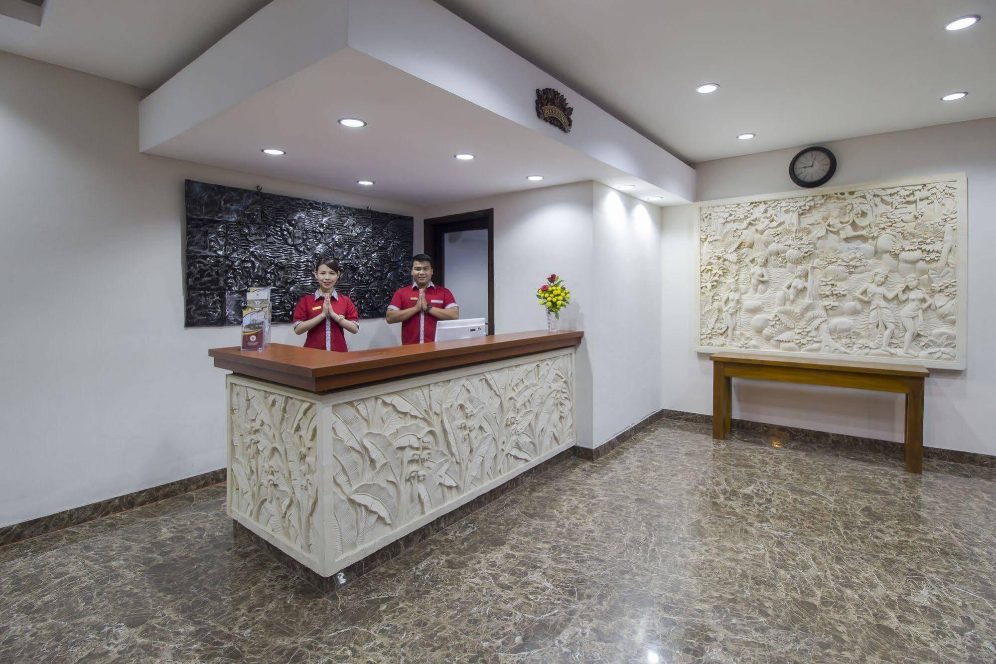 Grand Puri Saron Hotel Malioboro Yogyakarta Esterno foto