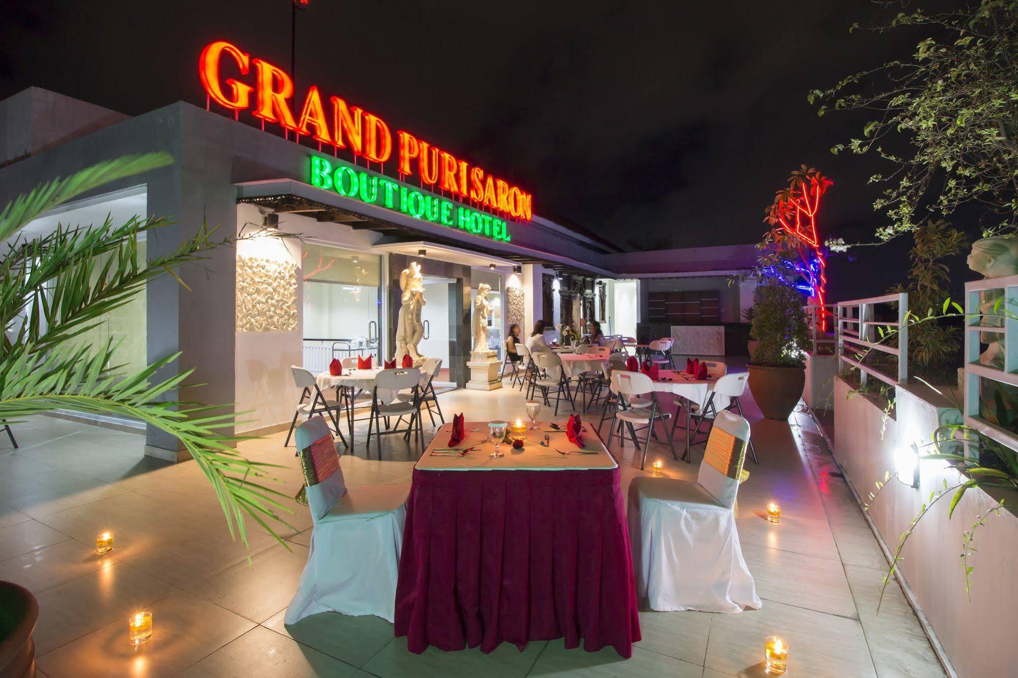 Grand Puri Saron Hotel Malioboro Yogyakarta Esterno foto